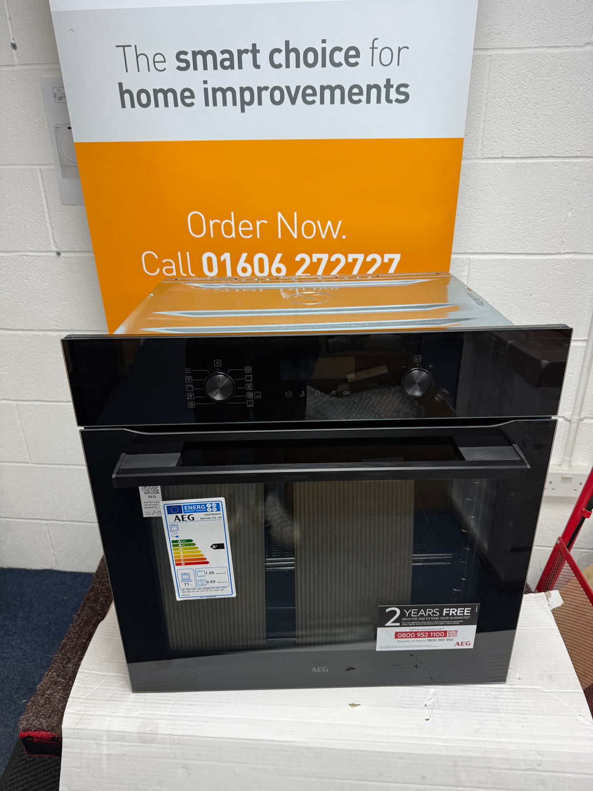 AEG BPX535061B (26) Built-In Electric Single Oven with Pyrolytic Self Cleaning in Black - A+ Rated - (Ex Display) - HW182226