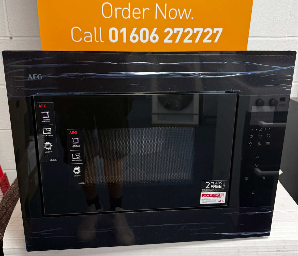 AEG 6000 OB6GM261UB (03) Built in 900 Watt 26 Litre Microwave Oven in Black - (Ex Display) - HW182403