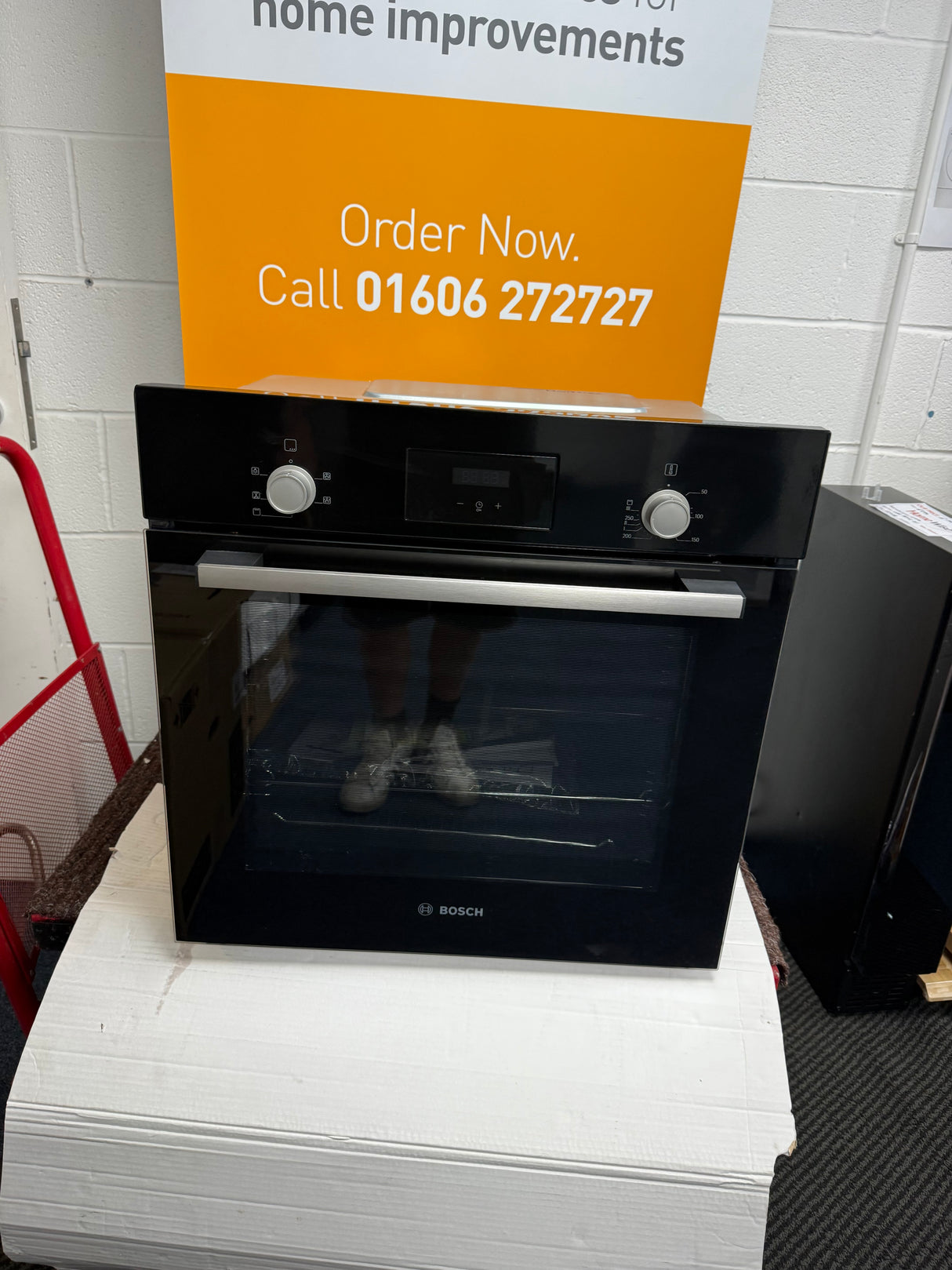 Bosch Series 2 HHF113BA0B (65) Built-In Electric Single Oven in Black with 13 Amp Plug - A Rated - (Ex Display) - HW182165
