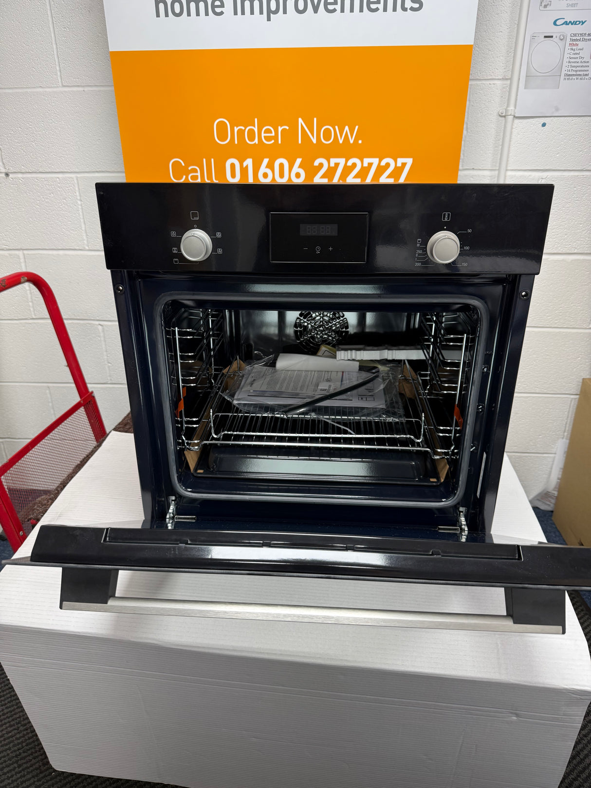Bosch Series 2 HHF113BA0B (86) Built-In Electric Single Oven in Black with 13 Amp Plug - A Rated - (EX DISPLAY) - HW182386