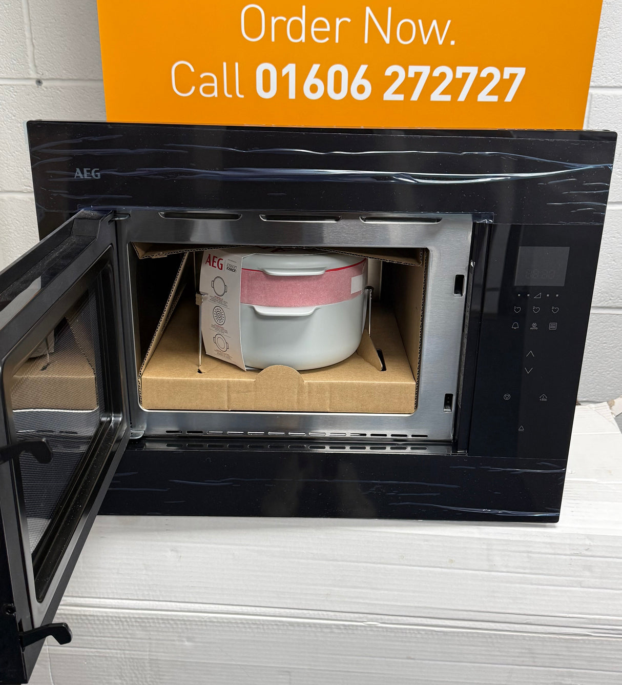 AEG 6000 OB6GM261UB (03) Built in 900 Watt 26 Litre Microwave Oven in Black - (Ex Display) - HW182403