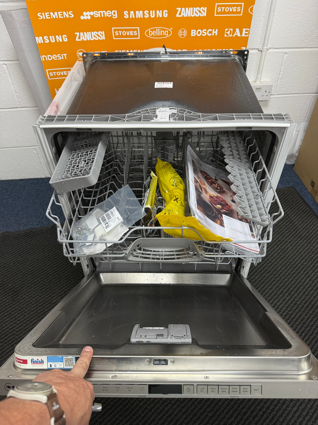 Neff N30 S153HTX02G (74) Wi-Fi Enabled Full Size Integrated Dishwasher - (Blemished ) - HW182474