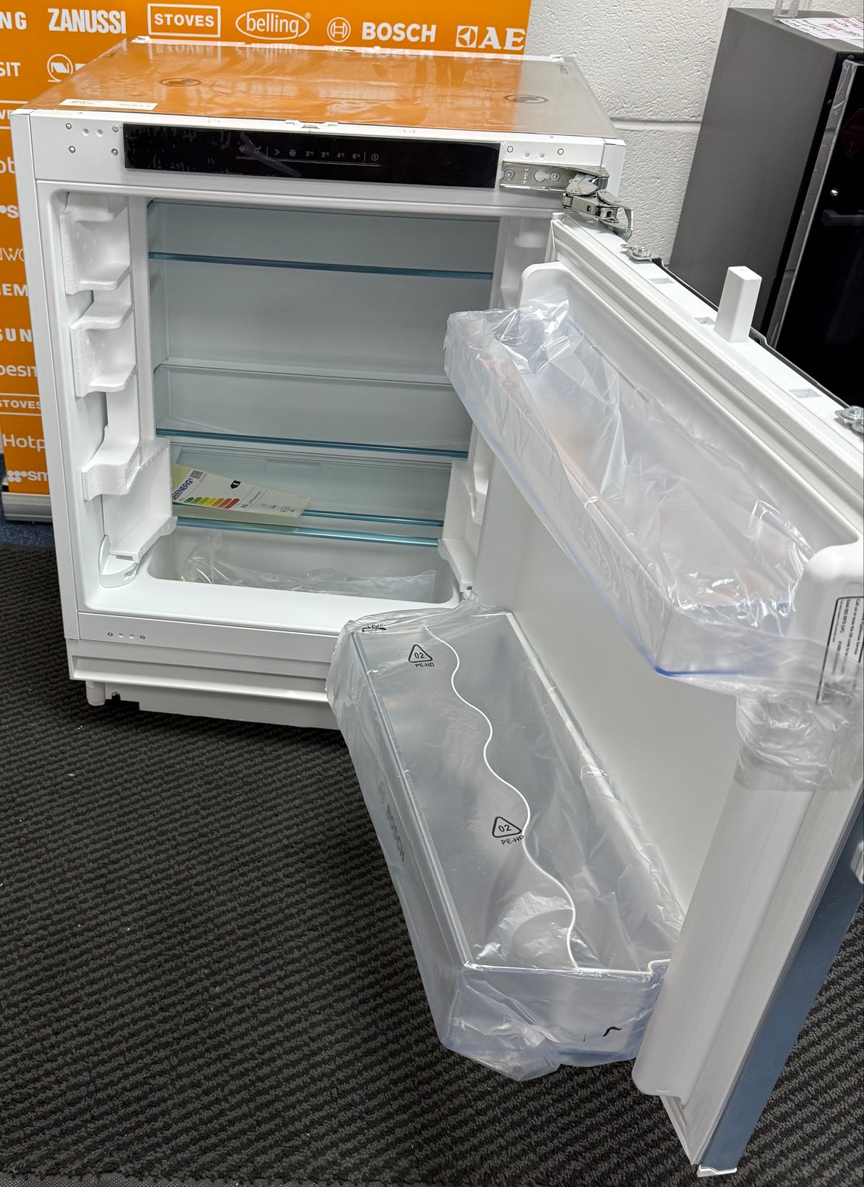 Bosch Series 4 KUR21VFE0G (27) 134 Litre Integrated Under Counter Fridge - E Rated - (Ex Display) - HW182527