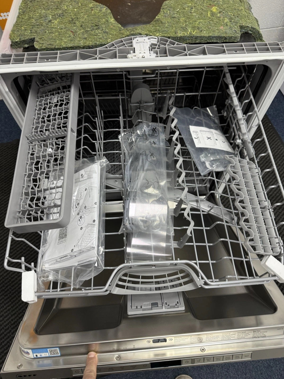Neff N30 S153HTX02G (30) Wi-Fi Enabled Full Size Integrated Dishwasher Ex display - HW182526