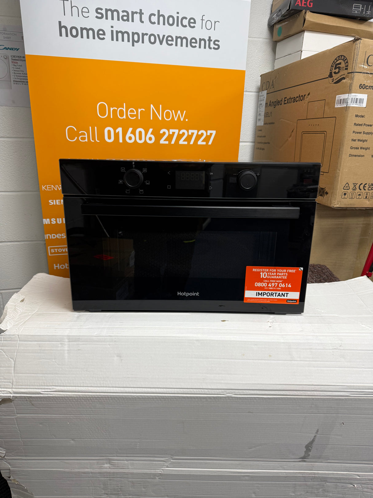 Hotpoint HPD 254CR BUK (77) 1000W 31 Litre Built-in Microwave and Grill in Black - (Ex Display) - HW182277