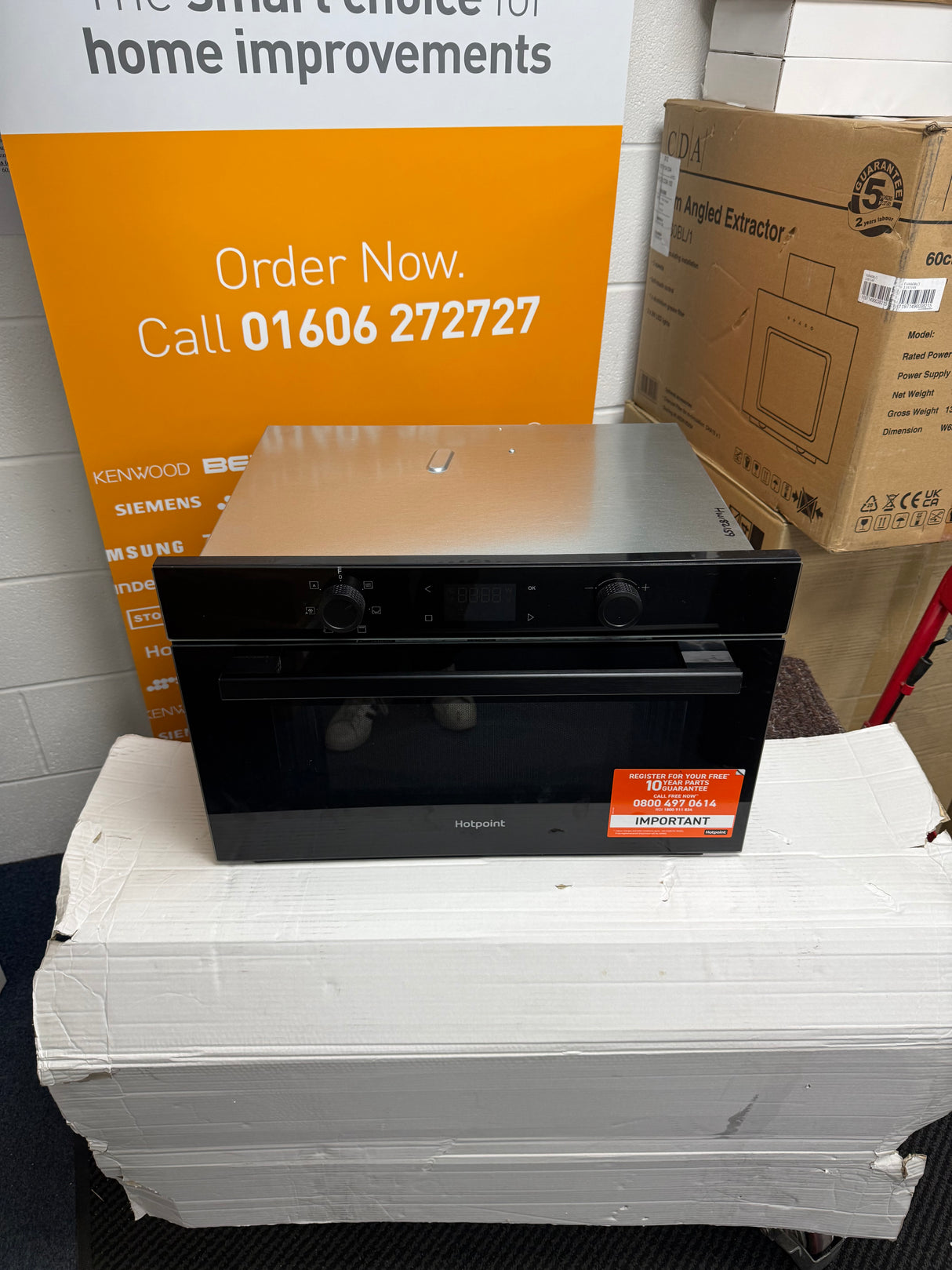 Hotpoint HPD 254CR BUK (77) 1000W 31 Litre Built-in Microwave and Grill in Black - (Ex Display) - HW182277