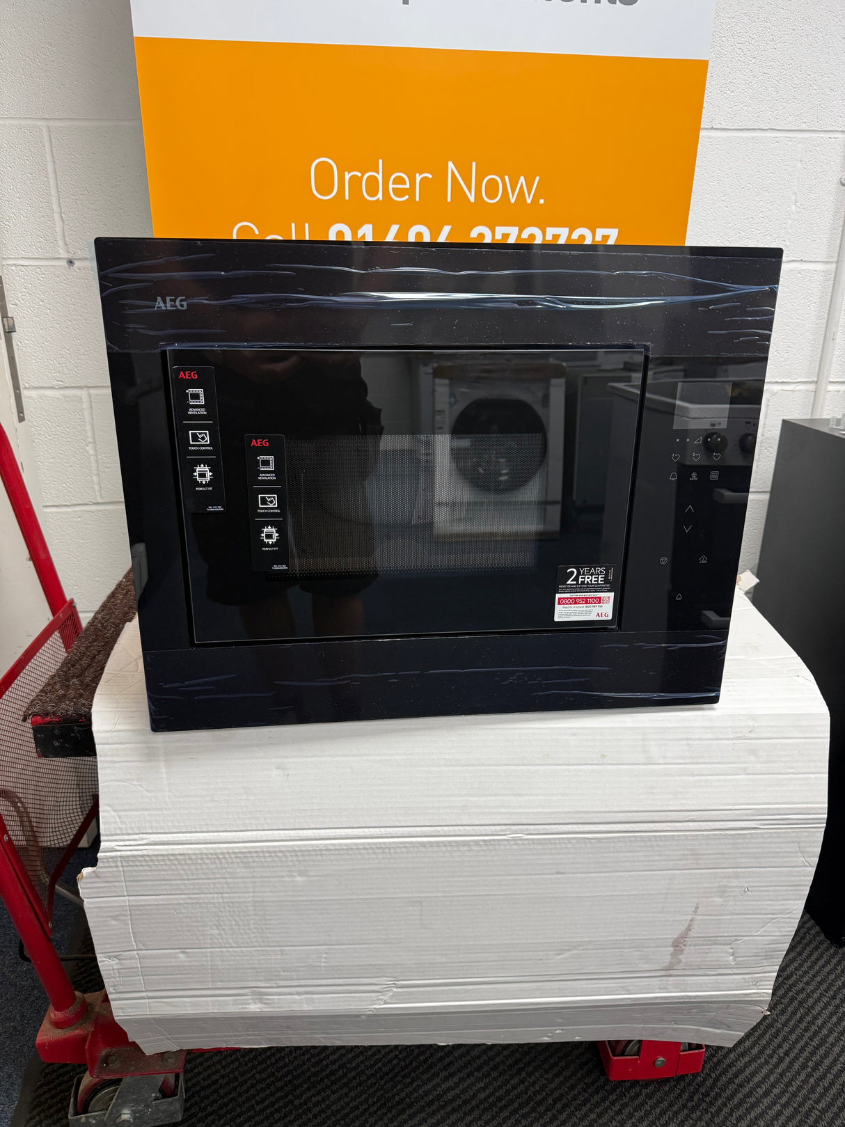 AEG 6000 OB6GM261UB (03) Built in 900 Watt 26 Litre Microwave Oven in Black - (Ex Display) - HW182403