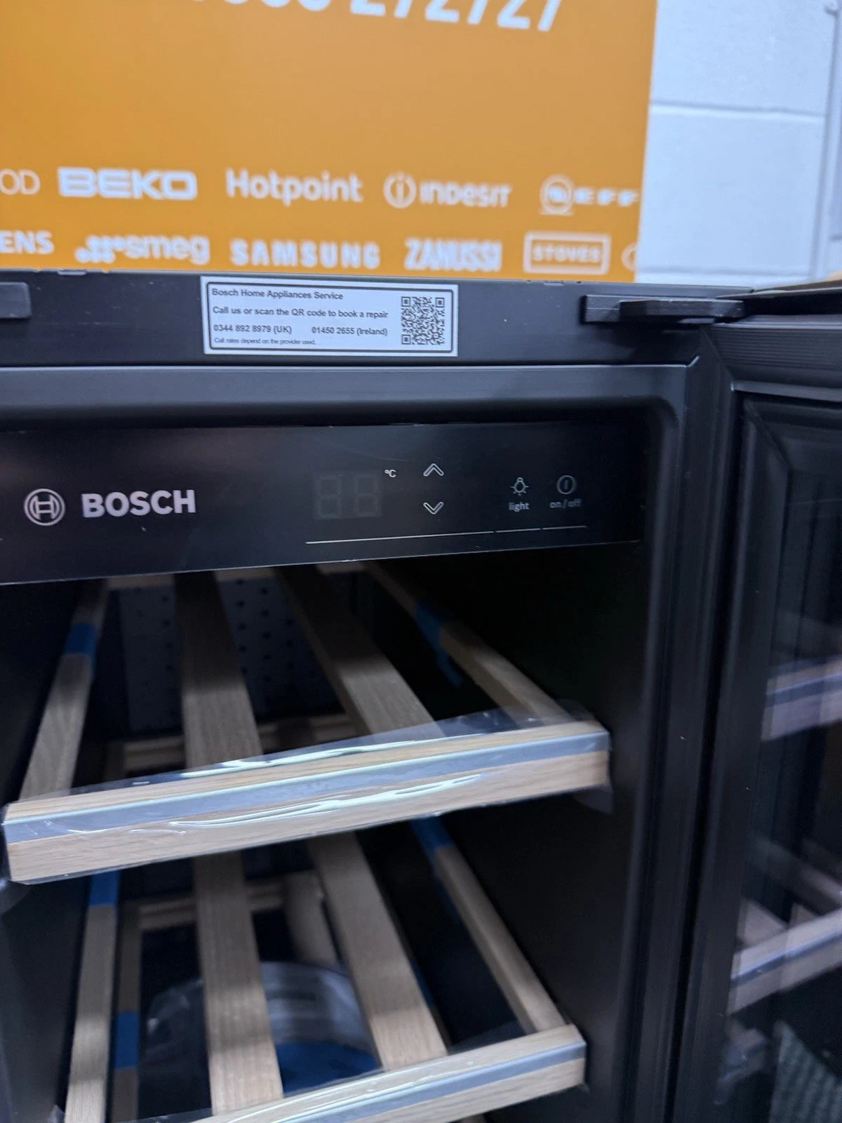 Bosch Series 6 KUW20VHF0G (10) 21 Bottle 30cm Built-in Wine Cooler - F Rated - (Ex Display) - HW182310